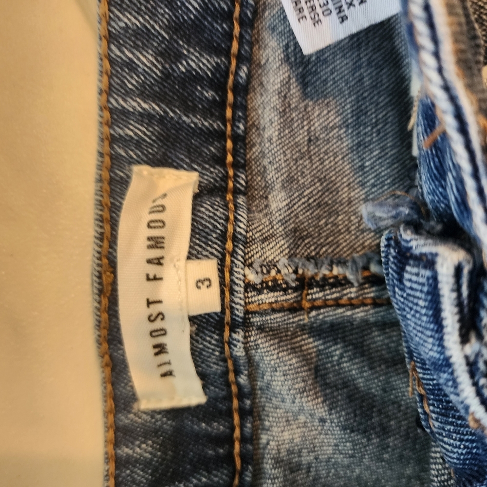 Almost famous, womens size 3, CUTEST fringed distressed denim short shortsπ©· - Picture 7 of 13